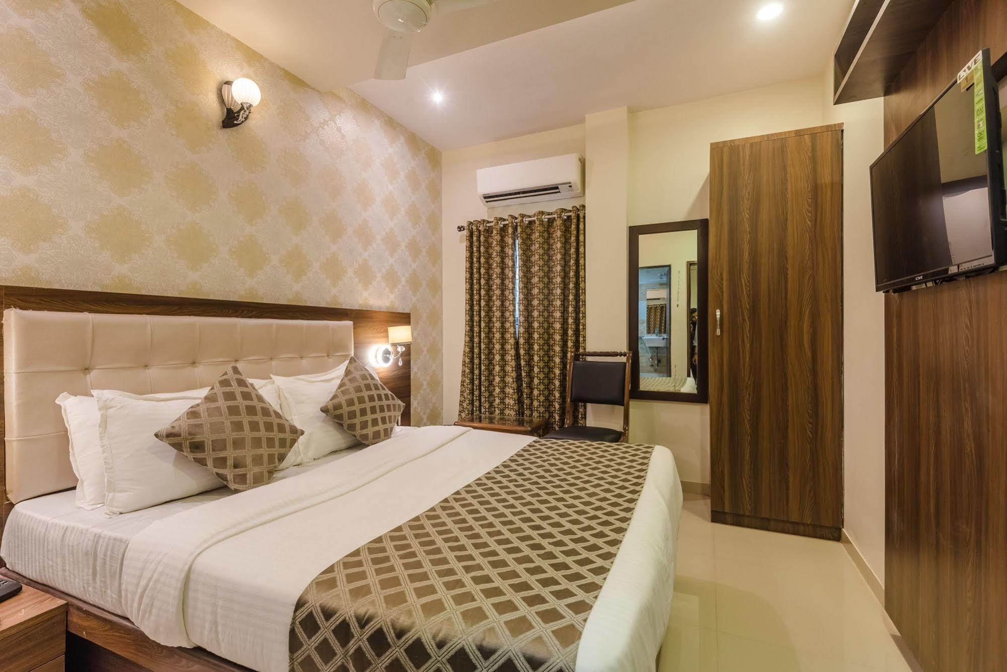 Hygienic Hotel Liberty Plaza Mumbai Exterior photo
